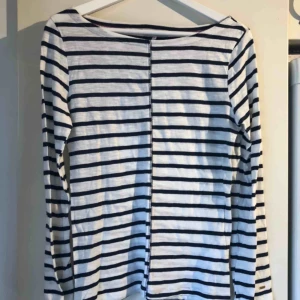  - En långarmad tröja, skickas ej!💓