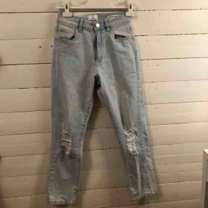  - JÄTTEsnygga jeans från cotton on som tyvärr är för stora för mig (är väldigt liten) :// aldrig använda, skriv för mer info eller fler bilder på💙