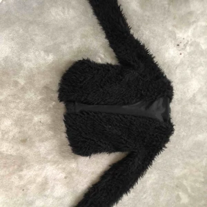  - Fluffig svart kofta från ginatricot! Köpt för 299kr