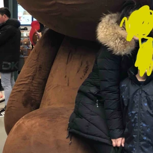  - Jag säljer min vinterjacka som kommer från chelsea i Göteborg. Den är kemtvättad och som ny Nypris var 2995 kr och jag säljer den för 1900 kr, priset kan diskuteras. Jag möts helst upp i Göteborg, vart spelar ingen roll annars kan den fraktas.