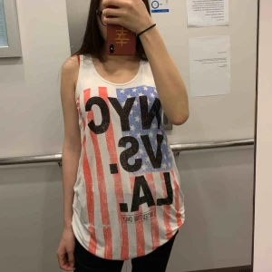 Tops i storlek xs, -  fin skick, finns i Odenplan Stockholm. Kan skicka via post