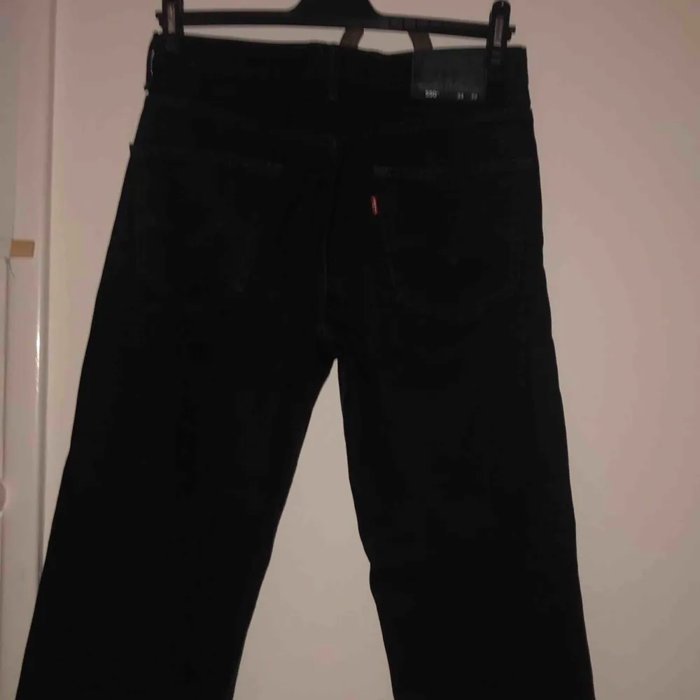 Super snygga raka svarta Levis jeans! Jätte bekväma och så sjukt bra kvalité.. Jeans & Byxor.