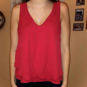 - Top från ginatricot, strl 34. Använt bara en gång, så bra skick. Fri frakt 