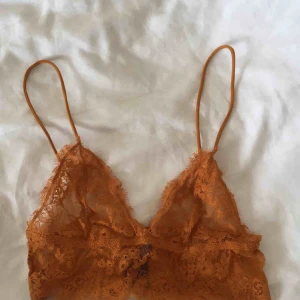  - BH i väldigt fin spets. Aldrig använd.