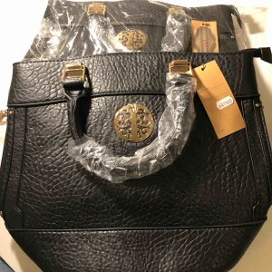  - Köparen står för frakt!aldrig använda! Finns två styckna!