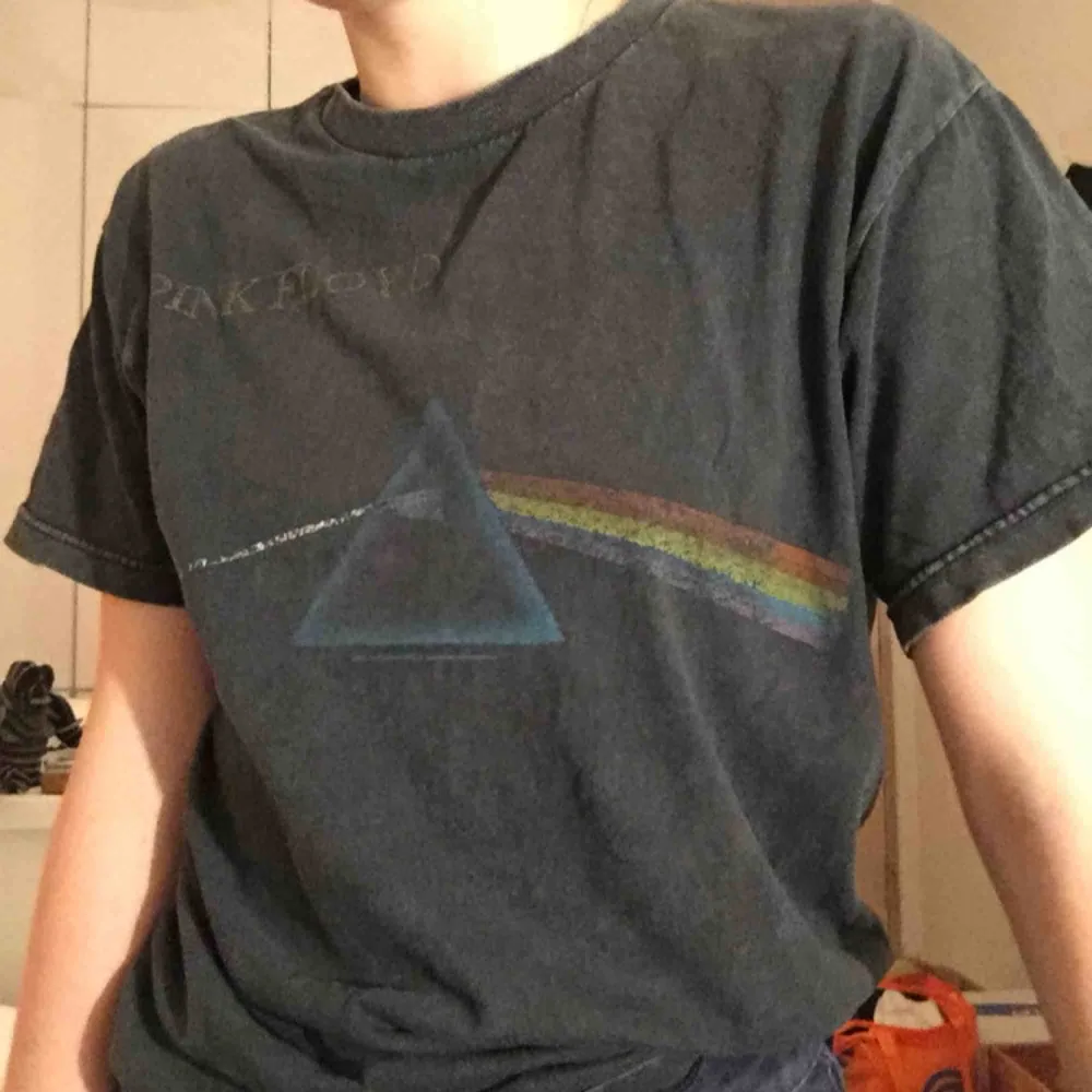 Cool Pink Floyd t-shirt från deras ”the dark side of the moon” tour. Retro . T-shirts.