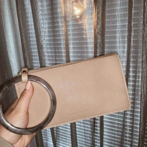  - Carin Wester väska.💕 Oanvänt.💕 Färg: beige 💕