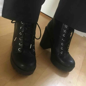  - Helt nya. Skitsnygga klackar. Finns i Lerum/Göteborg men kan frakta 