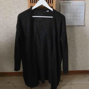  - Supermysig kofta från HM i fint skick. 