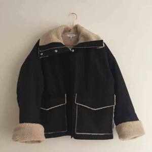  - Helt ny från other stories! Perfekt skick. Varm och gosig!! Finns i Malmö. Köparen betalar frakt. 