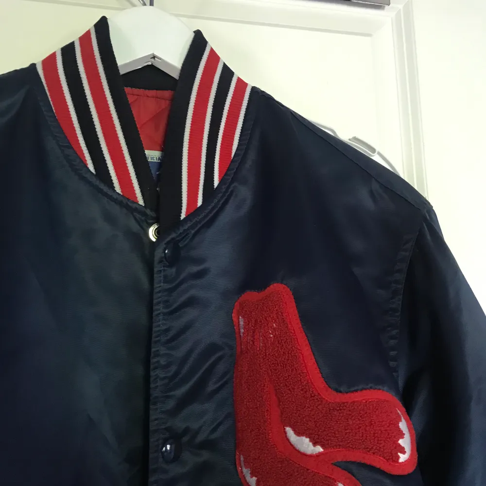 Vintage 80’s Boston Red sox varsity jacket Pris: 449:- Skick: 8/10 general wear Strl: M Pris är diskuterbart, kom med bud  Trade är alltid intressant. Jackor.
