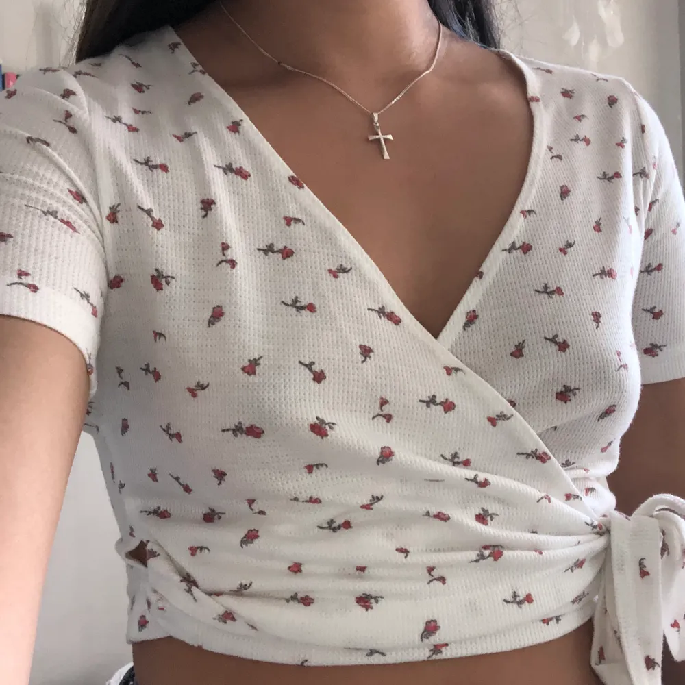 söt topp köpt via zalando från bershka💖 frakt 44kr . Toppar.