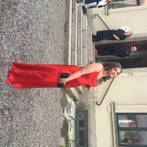 Världens finaste balklänning - Säljer den absolut vackraste balklänning jag någonsin har sett, användes endast under ett tillfälle och är som ny. Passar s- m. Kostade 3000kr ny. 