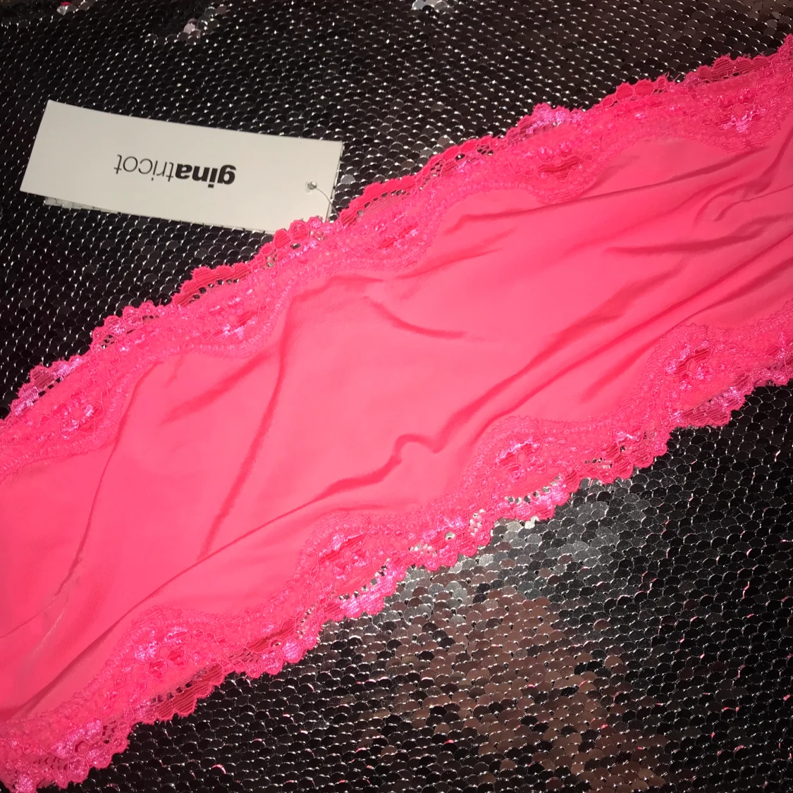 Tubtopp från Gina tricot i storlek S - 90