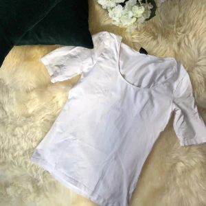 Ginatricot  - Tröja från ginatricot. Använd fåtal gånger. Storlek M. Frakt ingår i priset :)