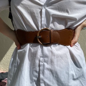 Retro skärp - Coolt skärp i virkat material. Väldigt stretschigt!🌺 Kan mötas på söder, annars står köparen för frakt! 📦 