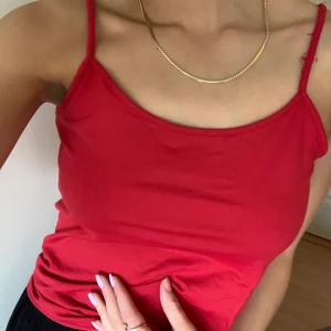 Topp - Säljer mitt fina linne från zara🥂Så fint & festligt men kommer tyvärr inte till användning🌹✨