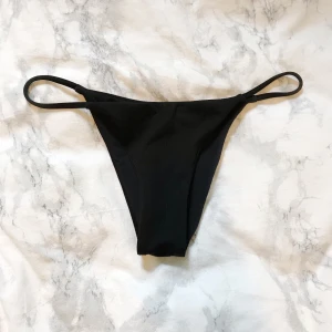 Svart ribbad bikini underdel  - 🖤🖤 Svart ribbad bikini underdel. Endast använd en gång. Köparen står för frakten <3