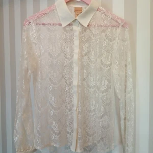 Spetsskjorta - Så ball skjorta som jag bara inte lyckats hitta tillfällen att använda! Använd 1 gång. 