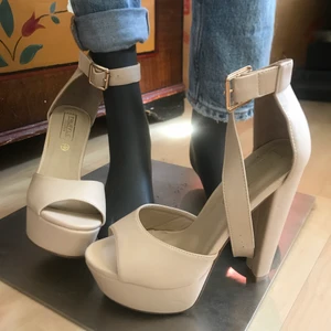 Skor! ✨ - Storlek 38, aldrig använda.