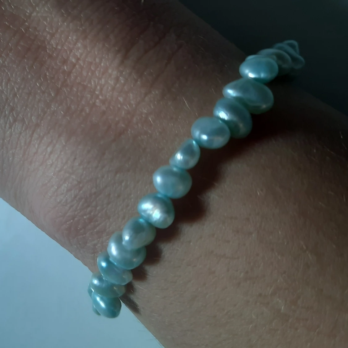 Armband med ljusblå / turkosa pärlor - 90