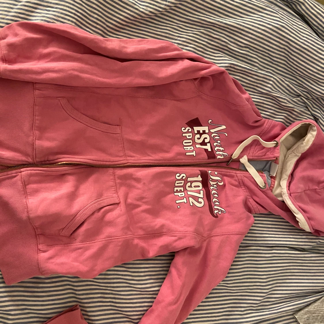 Vanlig basic rosa huvtröja