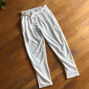  - Oanvända byxor från NLY! Skitsnygga men för stora för mig. Köparen står för frakt 🤠