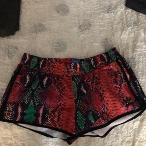 Shorts - Snygga shorts från adidas, sparsamt använda