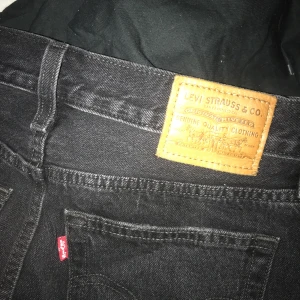 Kjol från Levis  - Knappt använd jeanskjol från Levis , 220kr inklusive frakt 