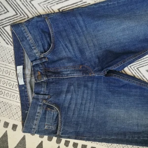  - Jeans från Hope. Använda någon gång. Storlkek 29 (Herr) passar mig som har 27, även på mindre storlek.  Perfekt färg!