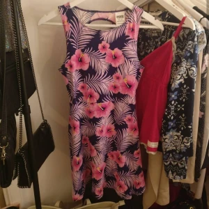  - VS Pink sommarklänning Nypris cirka 400-500kr