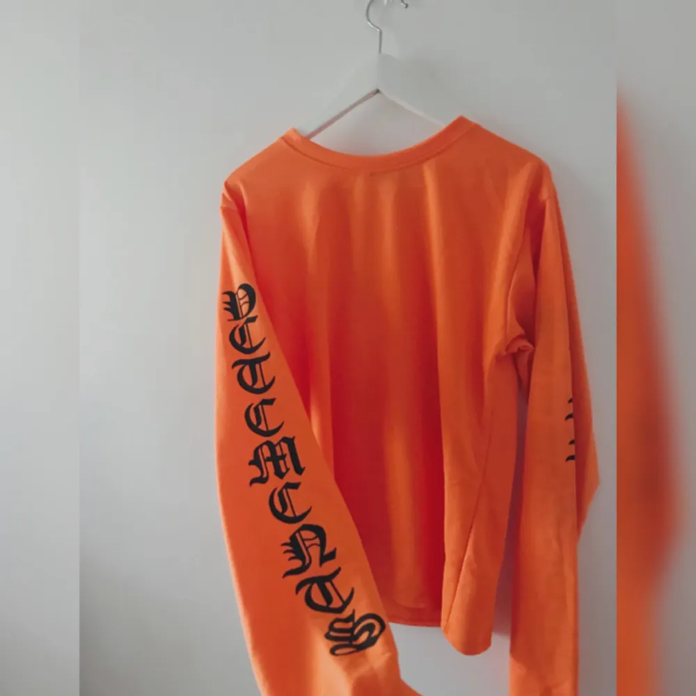 Orange sweatshirt ✨✨. Hoodies.
