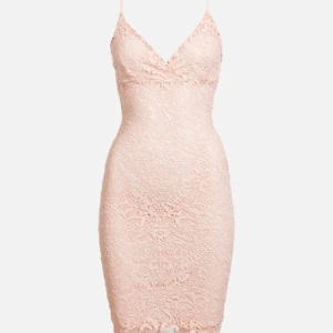  - En klänning ifrån Bikbok. Bilderna är lånade då jag personligen inte tycker att färgen blir rättvis med min kamera. Skriv om du vill ha någon annan bild. Möts upp i Karlskrona eller fraktar, men då betalar köparen      frakten! 👄 pris kan diskuteras 