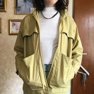  - FINASTE nikejackan köpt second hand. för tankarna till cloudrap, skogsrave och lean😈 Möts upp i Gbg, eller så betalar köparen frakten.😇😇