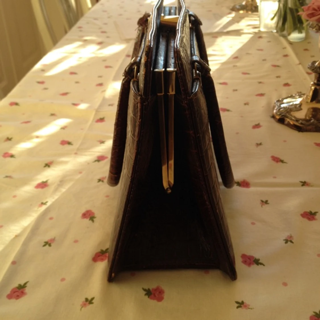 Vintage väska i krokodilskinn. Mått bredd 28cm höjd 20cm  - 1390393755