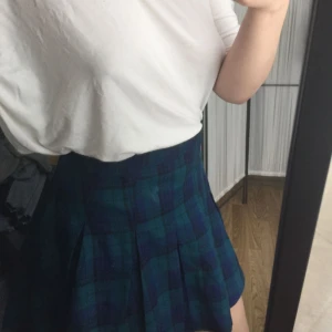  - Bästa kjolen som tyvärr är lite för stor för mig :( Från H&M, kan mötas upp i Östersund annars står köparen för frakt💙