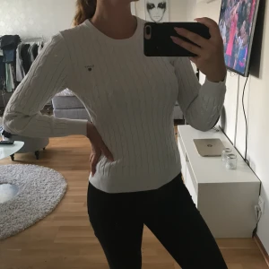  - Ribbad tröja från GANT. Nypris 1099. Nu 400Säljer pga för stor