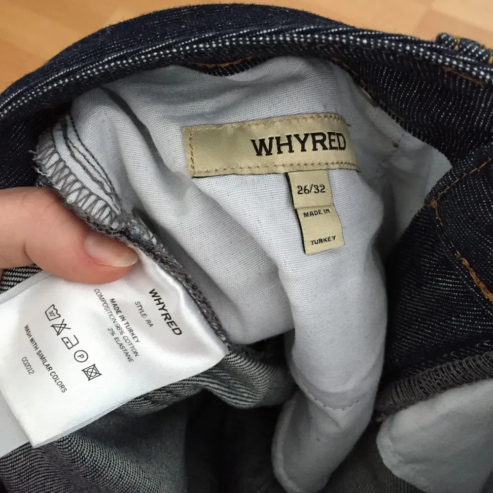 Jeans ifrån ”Whyred” i modellen ”ra” högmidjade och i w26 med L32. Dyra vid inköp, kostade 1200kr och inköpta på MQ. Använd ca 5 gånger. Jeans & Byxor.