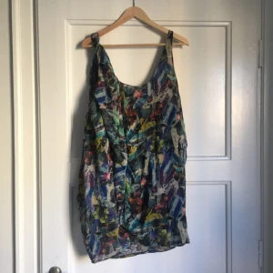  - Acne Free Stoned Dress. sjukt fint mönster.

Möts i Sthlm eller så betalar köparen frakt.
Swish! 

