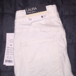  - NYA jeans från Gina Tricot!!! OANDVÄND LAPP KVAR. Först till kvarn 🙌🏼

Laura - Skinny Ankle