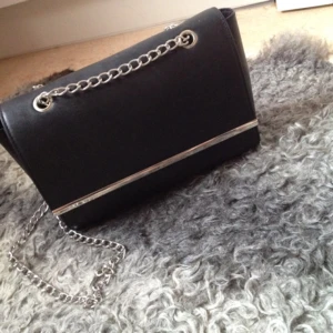  - Fin väska från kollektionen Don Donna