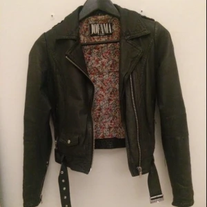  - Jofama by Kenza med blommig insida strl.32 men passar nog även en 34:a