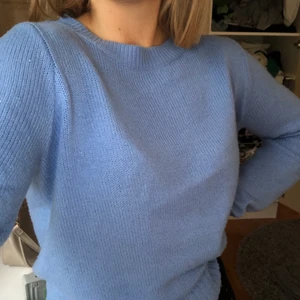 Klarblå stickad tröja - Bekväm o skön