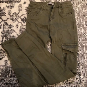 Byxor - Gröna, jätte sköna och tajta byxor! Nästan helt oanvända