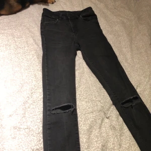Bik bok jeans - Knappt använda jeans ifrån bik bok, liten tråd som syns på sista bilden