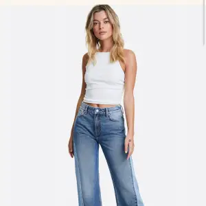 Säljer dessa super coola jeans från Bikbok pga att dem är för små på mig som vanligtvis har strl m, inga slitningar eller andra anmärkningar👖🤩💕 köparen står för frakten, 200+frakt ⚡️