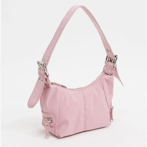 ASOS ROSA VÄSKA  - Mycket fint skick, felfritt. 