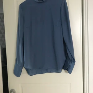 Sidenblus  - Sidenblus halvpolo.