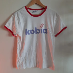 T-shirt  - Fin t-shirt i härlig retro-style. Fri från hål och andra defekter. Pris är diskuterbart. 