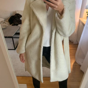 Teddy kappa - Fin Teddy kappa köpt på nakd! Använd sparsamt!